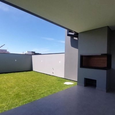 Casa Residencial com 170m², 4 quartos, 3 suítes, 2 garagens, no bairro Campeche em Florianópolis