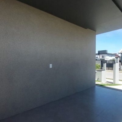 Casa Residencial com 170m², 4 quartos, 3 suítes, 2 garagens, no bairro Campeche em Florianópolis