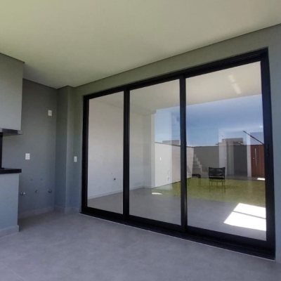 Casa Residencial com 170m², 4 quartos, 3 suítes, 2 garagens, no bairro Campeche em Florianópolis