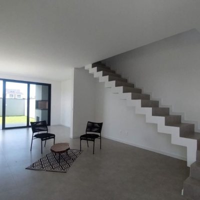 Casa Residencial com 170m², 4 quartos, 3 suítes, 2 garagens, no bairro Campeche em Florianópolis