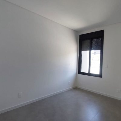 Casa Residencial com 170m², 4 quartos, 3 suítes, 2 garagens, no bairro Campeche em Florianópolis