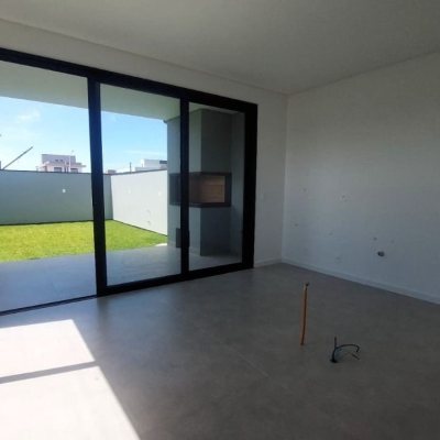 Casa Residencial com 170m², 4 quartos, 3 suítes, 2 garagens, no bairro Campeche em Florianópolis