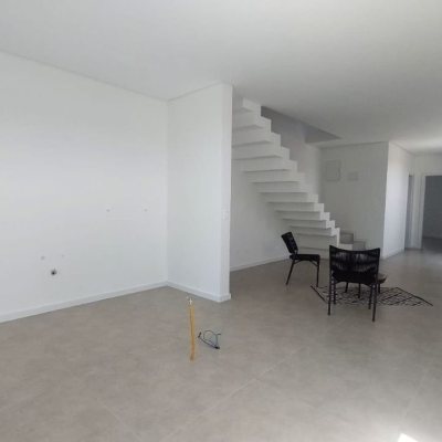 Casa Residencial com 170m², 4 quartos, 3 suítes, 2 garagens, no bairro Campeche em Florianópolis