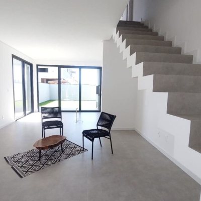 Casa Residencial com 170m², 4 quartos, 3 suítes, 2 garagens, no bairro Campeche em Florianópolis