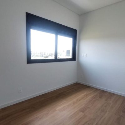 Casa Residencial com 170m², 4 quartos, 3 suítes, 2 garagens, no bairro Campeche em Florianópolis