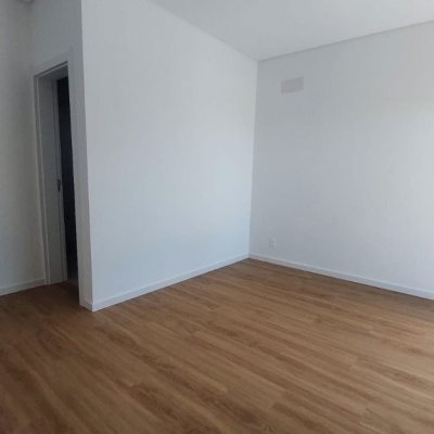 Casa Residencial com 170m², 4 quartos, 3 suítes, 2 garagens, no bairro Campeche em Florianópolis