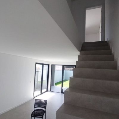 Casa Residencial com 170m², 4 quartos, 3 suítes, 2 garagens, no bairro Campeche em Florianópolis