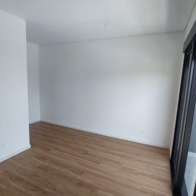 Casa Residencial com 170m², 4 quartos, 3 suítes, 2 garagens, no bairro Campeche em Florianópolis