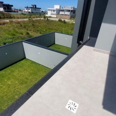 Casa Residencial com 170m², 4 quartos, 3 suítes, 2 garagens, no bairro Campeche em Florianópolis