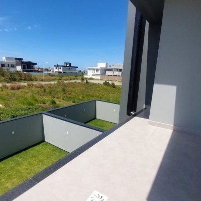 Casa Residencial com 170m², 4 quartos, 3 suítes, 2 garagens, no bairro Campeche em Florianópolis