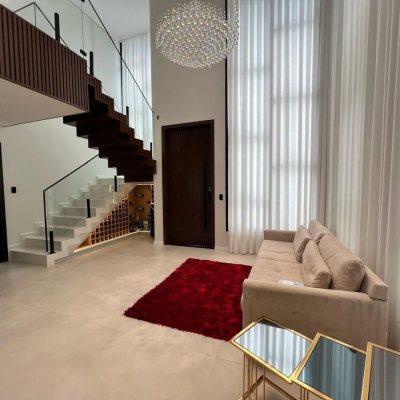 Casa em Condomínio com 225m², 3 quartos, 3 suítes, 2 garagens, no bairro Ingleses do Rio Vermelho em Florianópolis