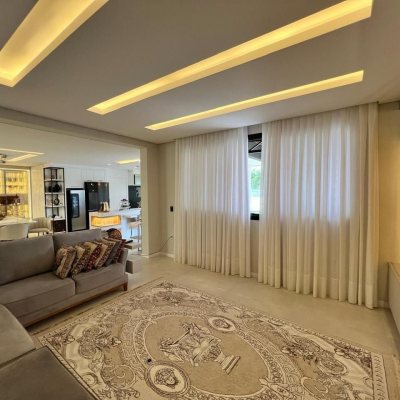 Casa em Condomínio com 225m², 3 quartos, 3 suítes, 2 garagens, no bairro Ingleses do Rio Vermelho em Florianópolis