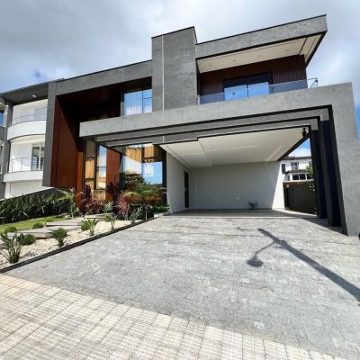 Casa em Condomínio com 225m², 3 quartos, 3 suítes, 2 garagens, no bairro Ingleses do Rio Vermelho em Florianópolis