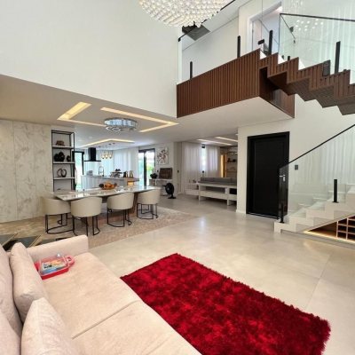 Casa em Condomínio com 225m², 3 quartos, 3 suítes, 2 garagens, no bairro Ingleses do Rio Vermelho em Florianópolis
