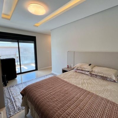 Casa em Condomínio com 225m², 3 quartos, 3 suítes, 2 garagens, no bairro Ingleses do Rio Vermelho em Florianópolis