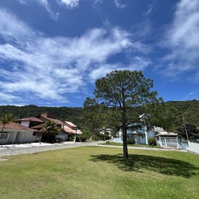 Casa em Condomínio com 185m², 4 quartos, 3 suítes, 2 garagens, no bairro Ponta Das Canas em Florianópolis