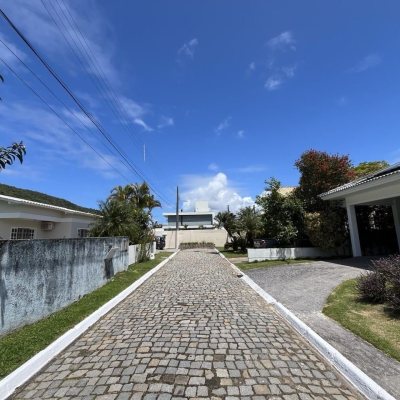 Casa em Condomínio com 185m², 4 quartos, 3 suítes, 2 garagens, no bairro Ponta Das Canas em Florianópolis