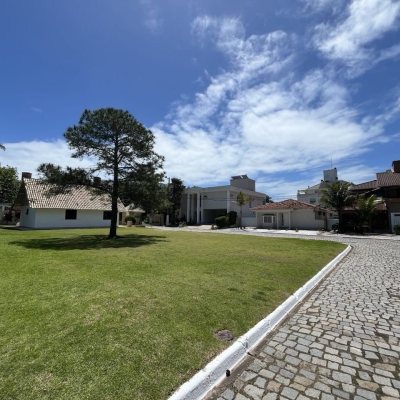 Casa em Condomínio com 185m², 4 quartos, 3 suítes, 2 garagens, no bairro Ponta Das Canas em Florianópolis