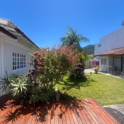 Casa em Condomínio com 185m², 4 quartos, 3 suítes, 2 garagens, no bairro Ponta Das Canas em Florianópolis