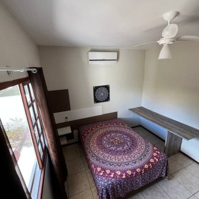 Casa em Condomínio com 185m², 4 quartos, 3 suítes, 2 garagens, no bairro Ponta Das Canas em Florianópolis