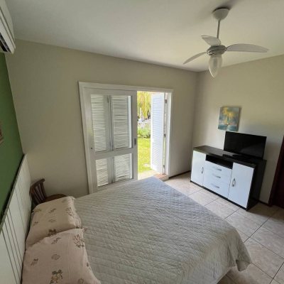 Casa em Condomínio com 185m², 4 quartos, 3 suítes, 2 garagens, no bairro Ponta Das Canas em Florianópolis