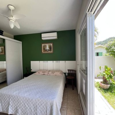 Casa em Condomínio com 185m², 4 quartos, 3 suítes, 2 garagens, no bairro Ponta Das Canas em Florianópolis