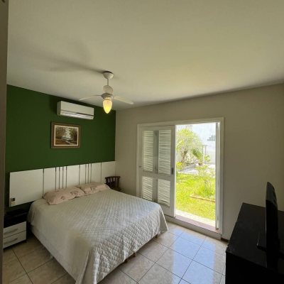 Casa em Condomínio com 185m², 4 quartos, 3 suítes, 2 garagens, no bairro Ponta Das Canas em Florianópolis