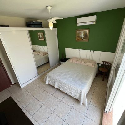 Casa em Condomínio com 185m², 4 quartos, 3 suítes, 2 garagens, no bairro Ponta Das Canas em Florianópolis