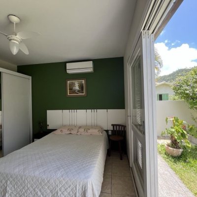Casa em Condomínio com 185m², 4 quartos, 3 suítes, 2 garagens, no bairro Ponta Das Canas em Florianópolis