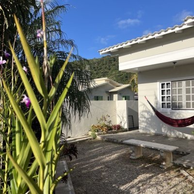 Casa em Condomínio com 185m², 4 quartos, 3 suítes, 2 garagens, no bairro Ponta Das Canas em Florianópolis