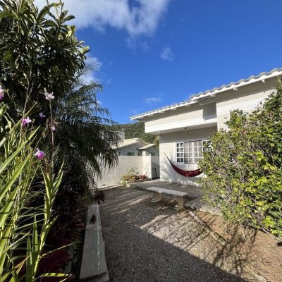 Casa em Condomínio com 185m², 4 quartos, 3 suítes, 2 garagens, no bairro Ponta Das Canas em Florianópolis