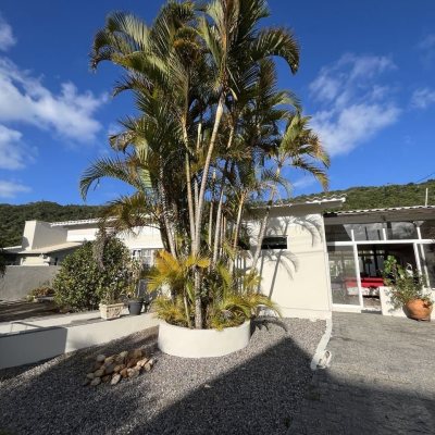 Casa em Condomínio com 185m², 4 quartos, 3 suítes, 2 garagens, no bairro Ponta Das Canas em Florianópolis
