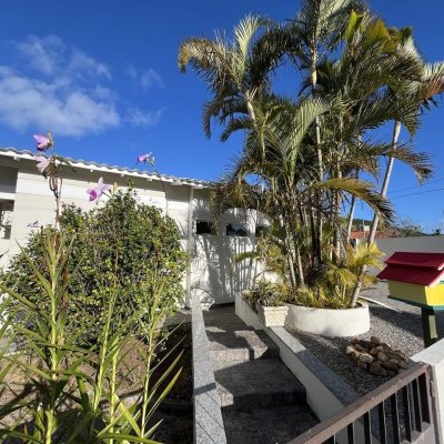 Casa em Condomínio com 185m², 4 quartos, 3 suítes, 2 garagens, no bairro Ponta Das Canas em Florianópolis