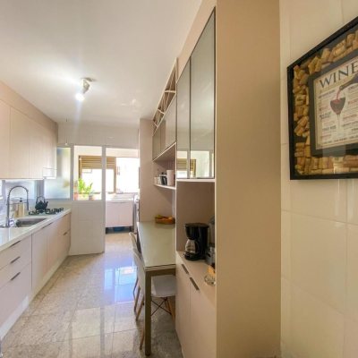 Apartamentos com 106m², 3 quartos, 1 suíte, 2 garagens, no bairro Estreito em Florianópolis