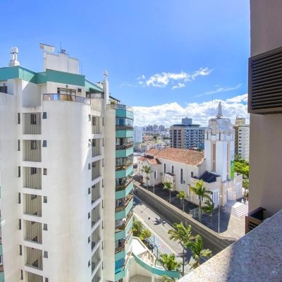 Apartamentos com 106m², 3 quartos, 1 suíte, 2 garagens, no bairro Estreito em Florianópolis