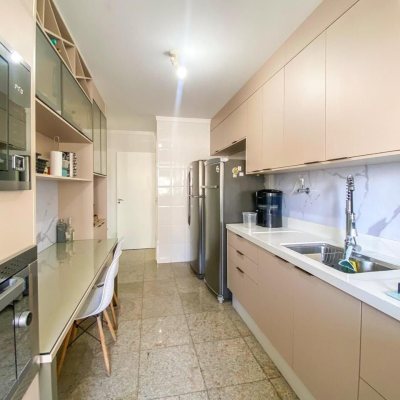 Apartamentos com 106m², 3 quartos, 1 suíte, 2 garagens, no bairro Estreito em Florianópolis