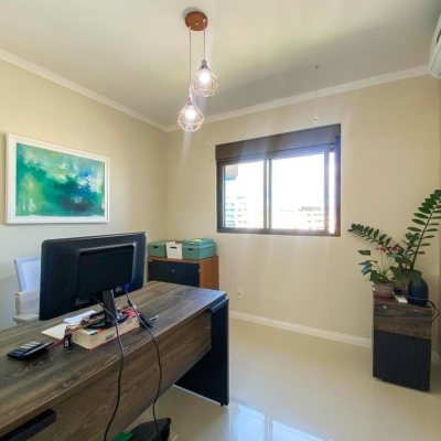 Apartamentos com 106m², 3 quartos, 1 suíte, 2 garagens, no bairro Estreito em Florianópolis