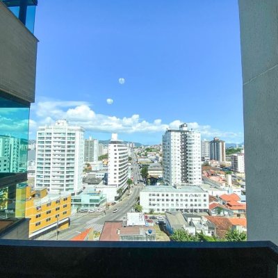Apartamentos com 106m², 3 quartos, 1 suíte, 2 garagens, no bairro Estreito em Florianópolis
