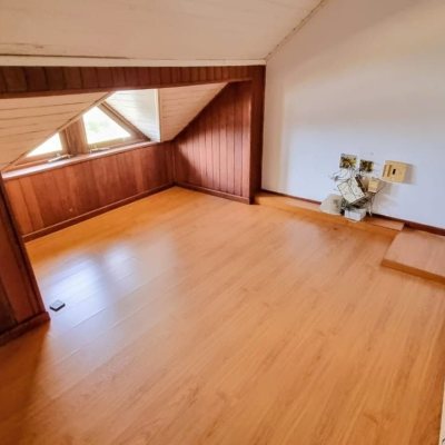 Casa Residencial com 207m², 3 quartos, 1 suíte, 2 garagens, no bairro Roçado em São José