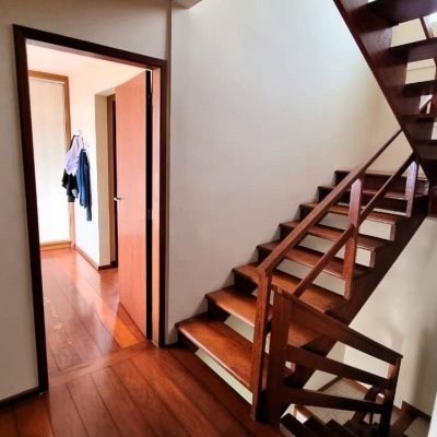 Casa Residencial com 207m², 3 quartos, 1 suíte, 2 garagens, no bairro Roçado em São José