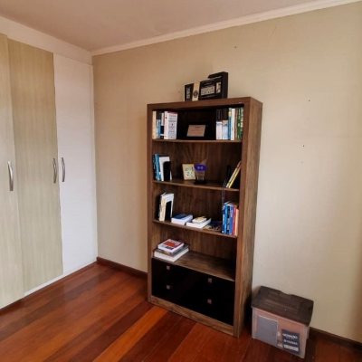 Casa Residencial com 207m², 3 quartos, 1 suíte, 2 garagens, no bairro Roçado em São José