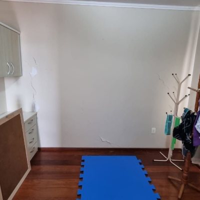 Casa Residencial com 207m², 3 quartos, 1 suíte, 2 garagens, no bairro Roçado em São José