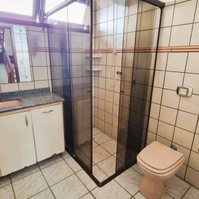 Casa Residencial com 207m², 3 quartos, 1 suíte, 2 garagens, no bairro Roçado em São José