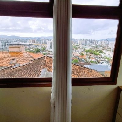 Casa Residencial com 207m², 3 quartos, 1 suíte, 2 garagens, no bairro Roçado em São José