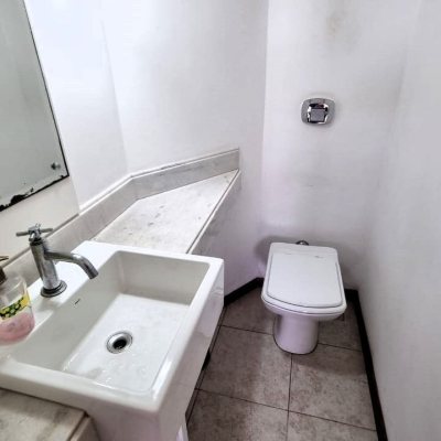 Casa Residencial com 207m², 3 quartos, 1 suíte, 2 garagens, no bairro Roçado em São José