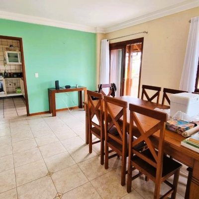 Casa Residencial com 207m², 3 quartos, 1 suíte, 2 garagens, no bairro Roçado em São José