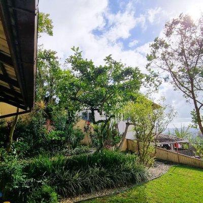 Casa Residencial com 207m², 3 quartos, 1 suíte, 2 garagens, no bairro Roçado em São José