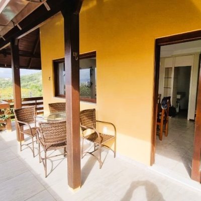 Casa Residencial com 207m², 3 quartos, 1 suíte, 2 garagens, no bairro Roçado em São José