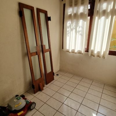 Casa Residencial com 207m², 3 quartos, 1 suíte, 2 garagens, no bairro Roçado em São José