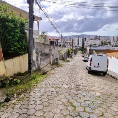 Casa Residencial com 207m², 3 quartos, 1 suíte, 2 garagens, no bairro Roçado em São José